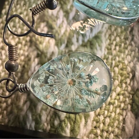 Real Pressed Flower Resin Drop Earrings - Picture 3 of 5